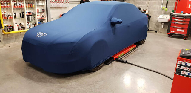 Bache Audi Rs4 Bleue Passepoil Rouge Atelier