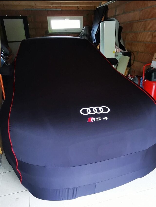Housse Audi Rs4 Noire Passepoil Rouge Garage
