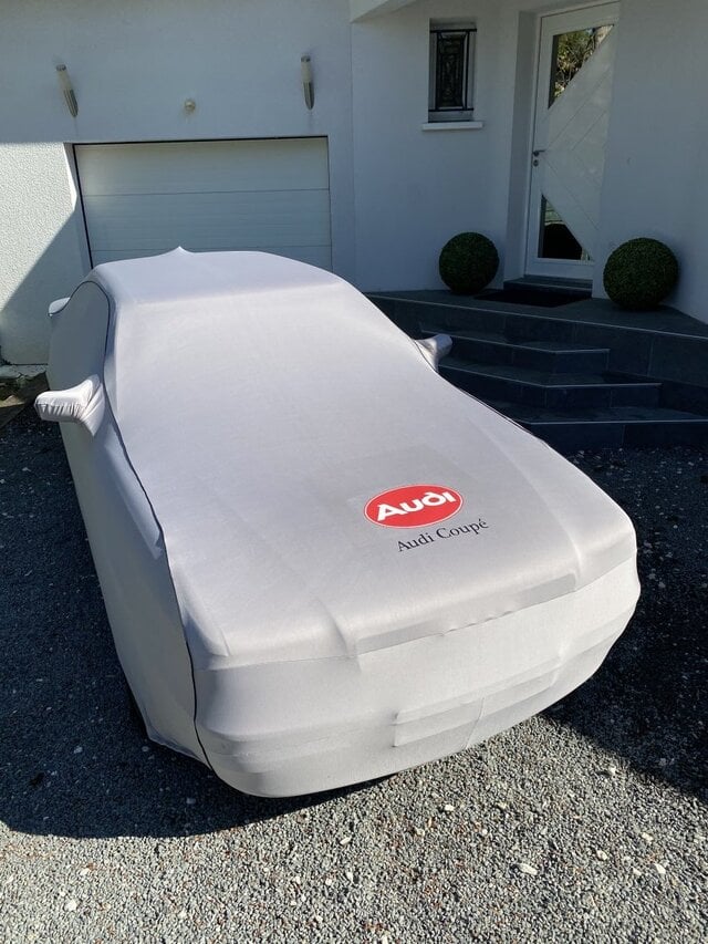Housse Audi S4 Grise Logo Devant Maison
