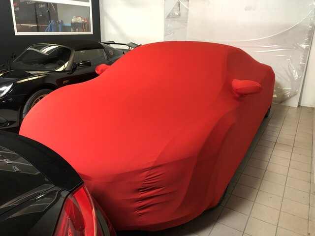 housse audi r8 rouge protection showroom