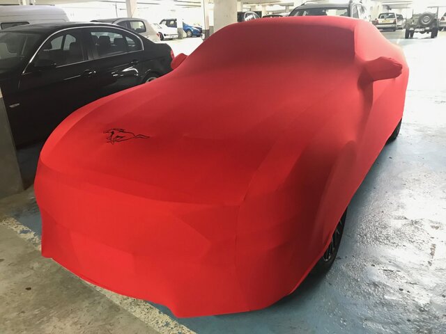 Housse Ford Mustant Rouge Sur Mesure Showroom