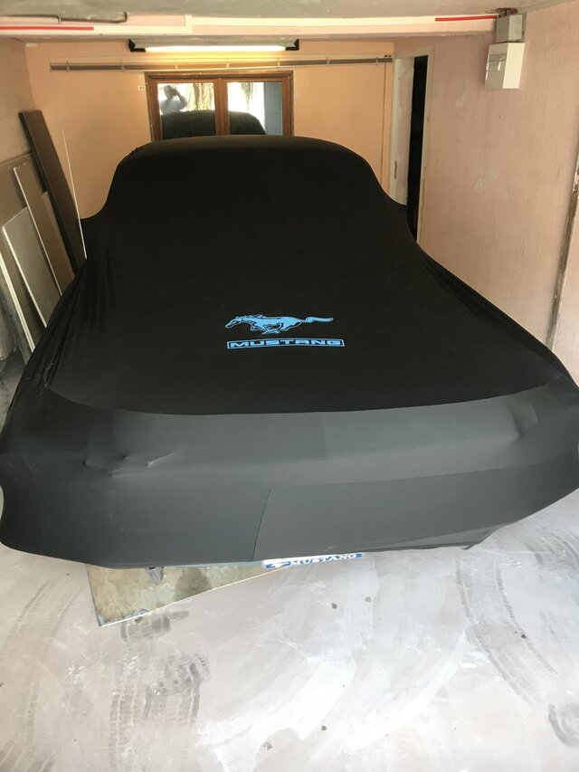 bache ford mustang noire fabrication sur mesure