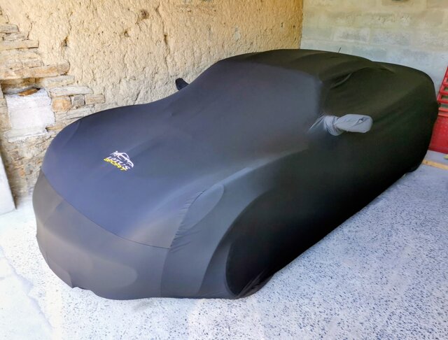 housse lotus evora noire dustcover