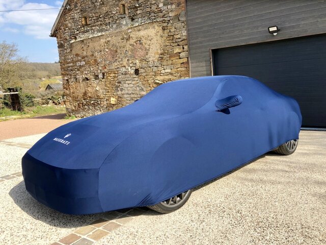 housse maserati quattroporte bleue sur mesure parking