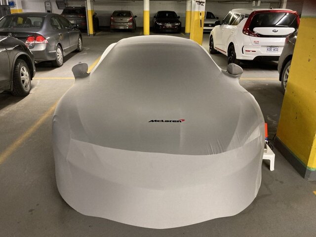 housse mclaren 570s grise logo parking