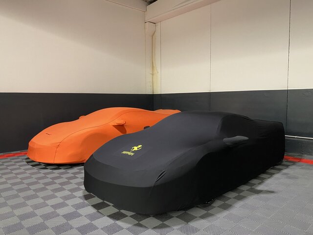 housse mclaren gt orange sur mesure showroom