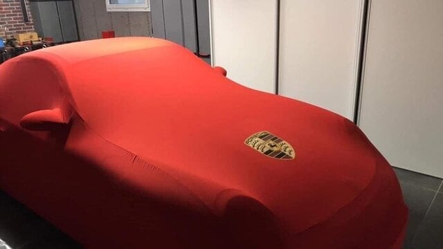 Bache Porsche 911 Rouge Showroom